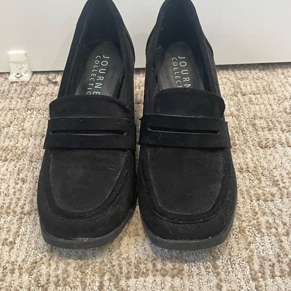Journee Collection Women's Classic Black Loafers